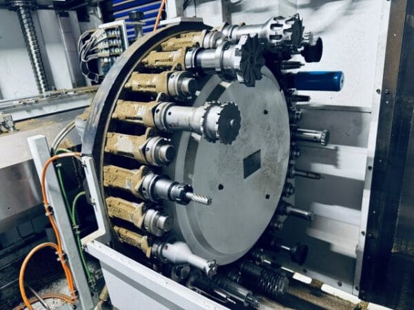 Total 3x Schmid 5-axis horizontal machinening centre complet with robots - Afbeelding 9